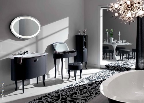 Mit Burgbad wird das Badezimmer luxuriös, mondän und elegant. Die Serie Diva ist eine Hommage an klassische, luxuriöse Möbel und umfasst mehrere Einzelteile.