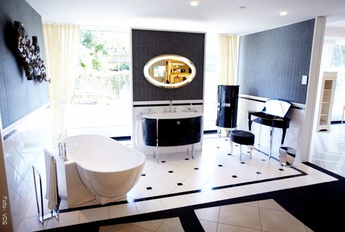 Der Charme der Vergangenheit lädt in disem Luxusbad zum Entspannen ein. Der Charme der Vergangenheit lädt in disem Luxusbad zum Entspannen ein.
