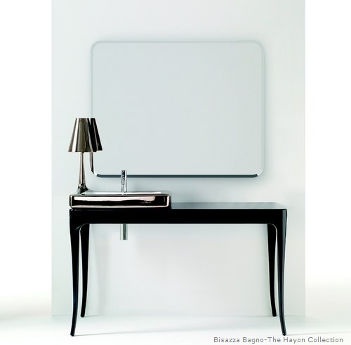 Glamourös und sehr elegant präsentieren sich Waschbecken und Waschtische von Bisazza. Die hochwertigen Materialien wie Marmor, Keramik, verchromter Stahl oder glänzendes Kupferfarbenes Aluminun zeichnet die Ästhetik jedes einzelnen Elementes aus. Glamourös und sehr elegant präsentieren sich Waschbecken und Waschtische von Bisazza. Die hochwertigen Materialien wie Marmor, Keramik, verchromter Stahl oder glänzendes Kupferfarbenes Aluminun zeichnet die Ästhetik jedes einzelnen Elementes aus.